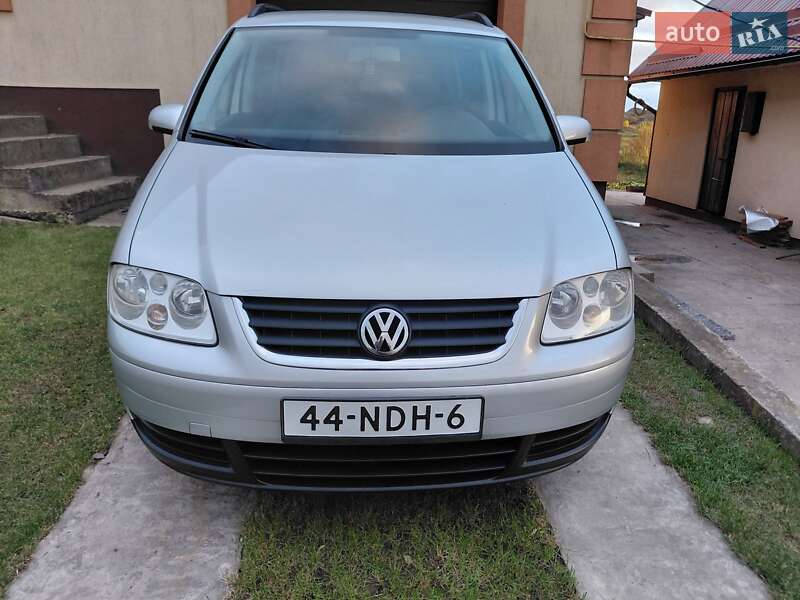 Минивэн Volkswagen Touran 2006 в Ровно