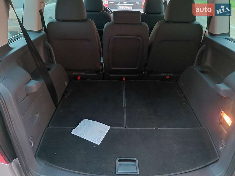 Минивэн Volkswagen Touran 2006 в Ровно