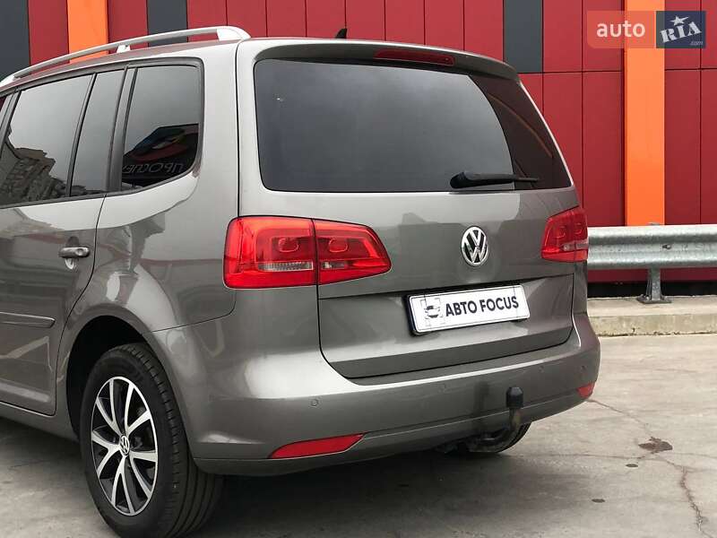 Мінівен Volkswagen Touran 2010 в Києві