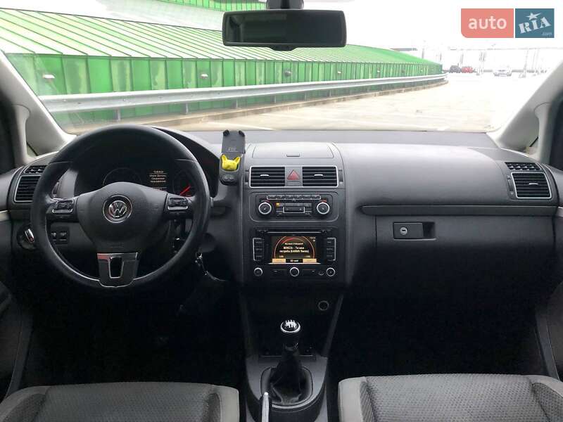 Мінівен Volkswagen Touran 2010 в Києві
