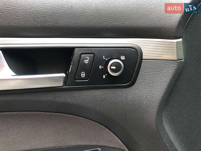 Мінівен Volkswagen Touran 2010 в Києві