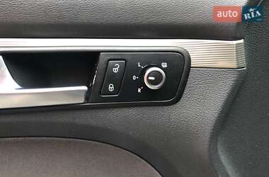 Минивэн Volkswagen Touran 2010 в 