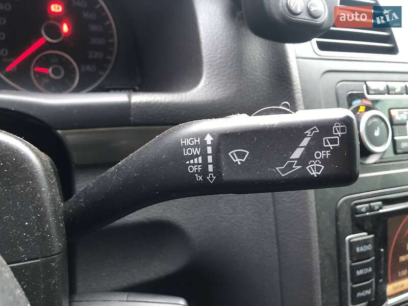 Мінівен Volkswagen Touran 2010 в Києві