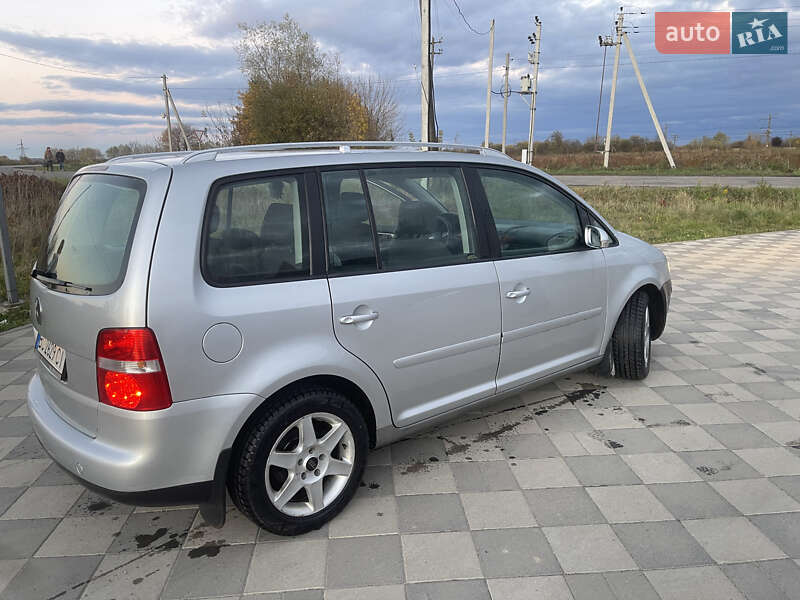Минивэн Volkswagen Touran 2004 в Львове