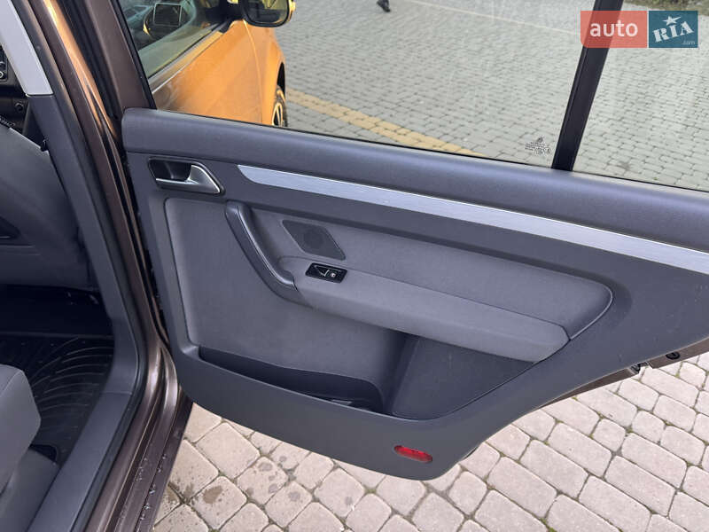 Мінівен Volkswagen Touran 2011 в Коломиї