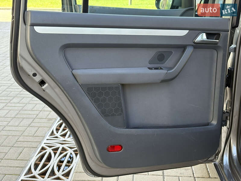 Минивэн Volkswagen Touran 2011 в Житомире