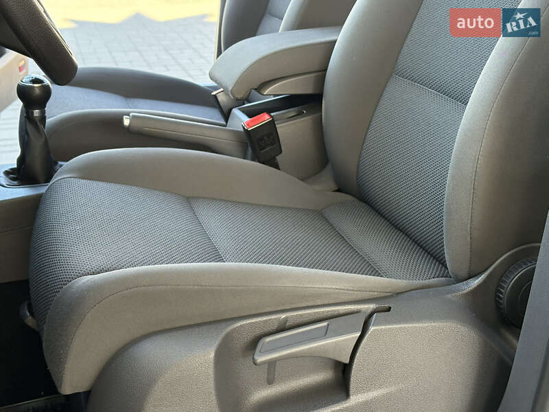 Минивэн Volkswagen Touran 2011 в Житомире