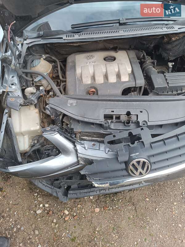 Минивэн Volkswagen Touran 2006 в Самборе