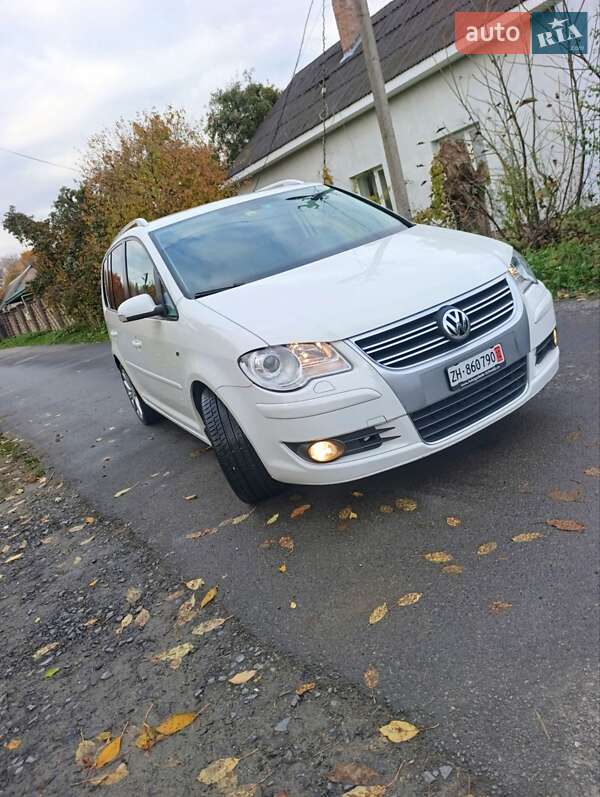 Минивэн Volkswagen Touran 2009 в Луцке
