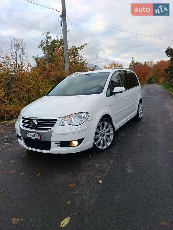 Минивэн Volkswagen Touran 2009 в Луцке