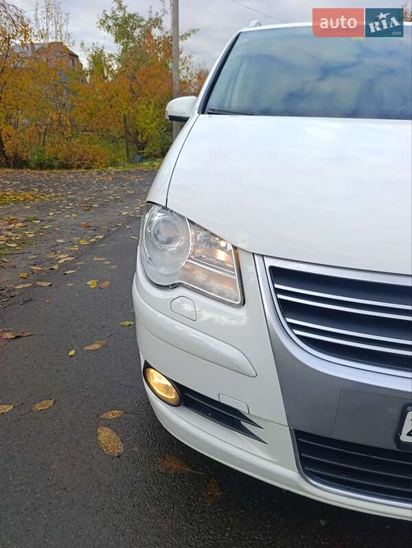 Минивэн Volkswagen Touran 2009 в Луцке