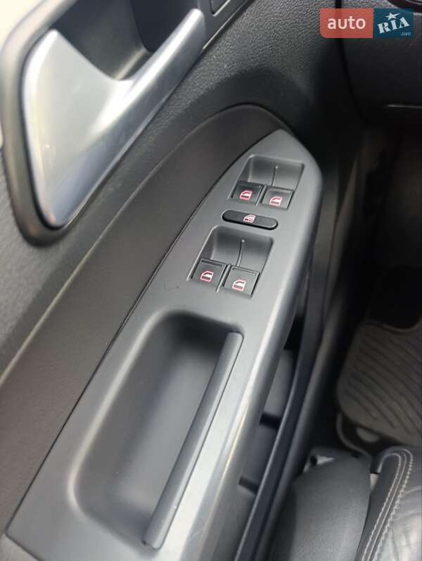 Минивэн Volkswagen Touran 2009 в Луцке