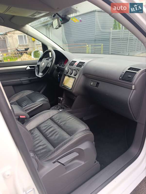 Минивэн Volkswagen Touran 2009 в Луцке