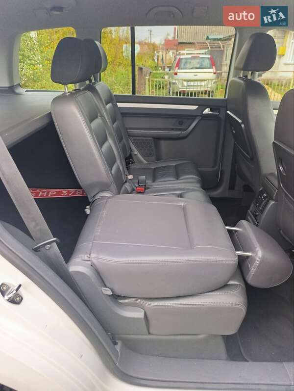 Минивэн Volkswagen Touran 2009 в Луцке