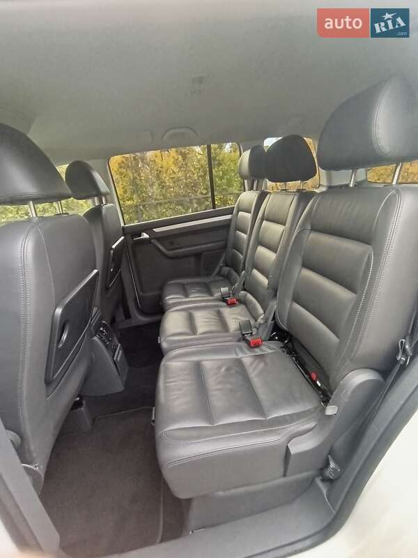 Минивэн Volkswagen Touran 2009 в Луцке