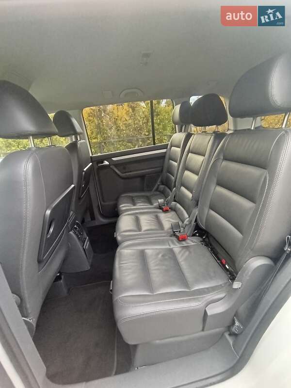 Минивэн Volkswagen Touran 2009 в Луцке