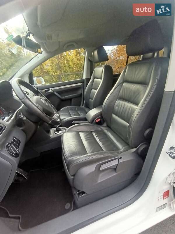 Минивэн Volkswagen Touran 2009 в Луцке