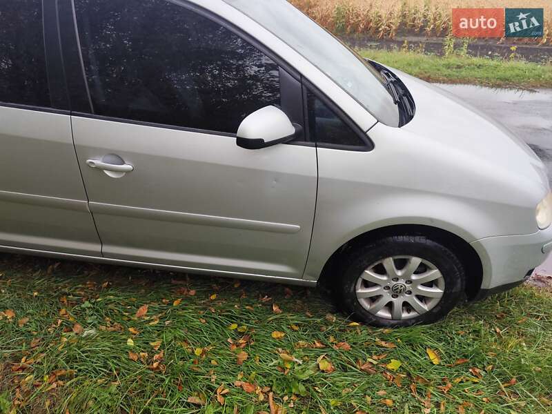 Минивэн Volkswagen Touran 2003 в Ахтырке