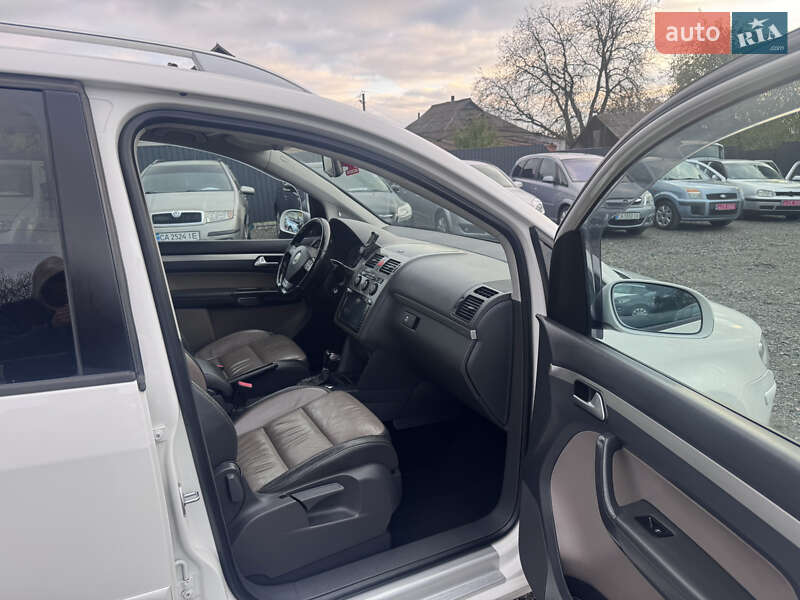 Минивэн Volkswagen Touran 2009 в Звенигородке