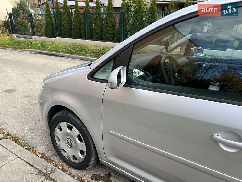 Мінівен Volkswagen Touran 2006 в Тернополі