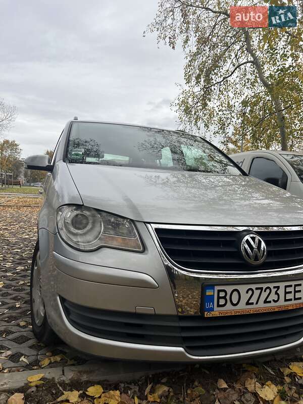 Мінівен Volkswagen Touran 2006 в Тернополі