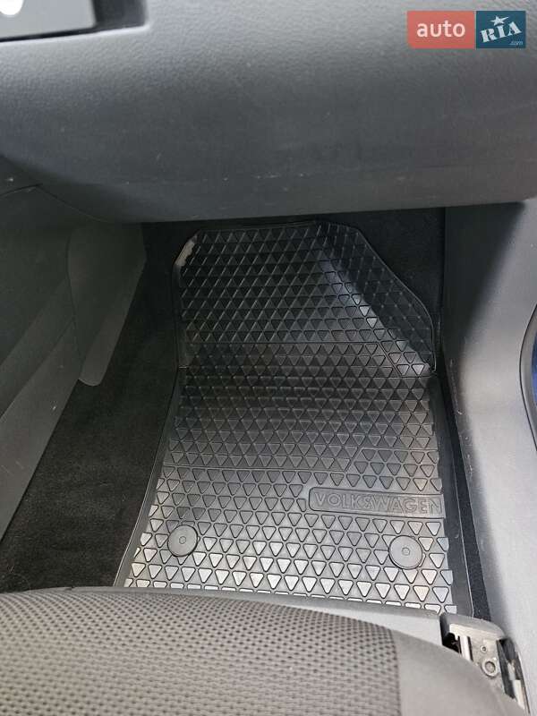 Мінівен Volkswagen Touran 2010 в Києві фото 15 Мінівен Volkswagen Touran 2010 в Києві