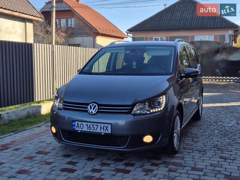 Минивэн Volkswagen Touran 2015 в Сваляве