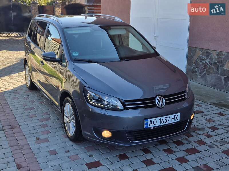 Минивэн Volkswagen Touran 2015 в Сваляве