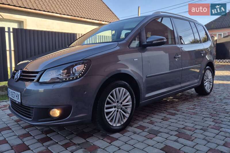 Минивэн Volkswagen Touran 2015 в Сваляве