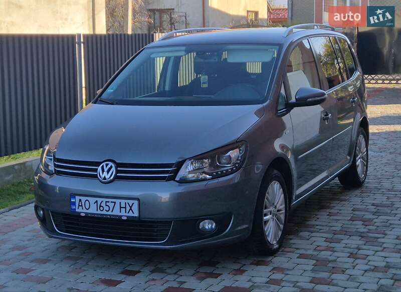 Минивэн Volkswagen Touran 2015 в Сваляве