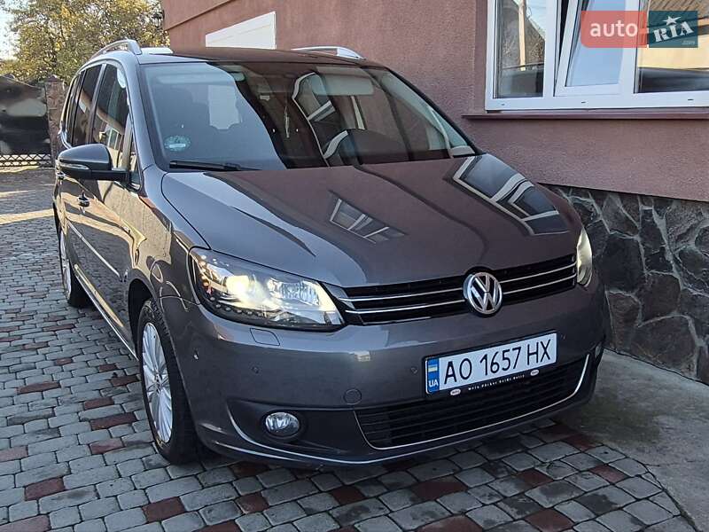 Минивэн Volkswagen Touran 2015 в Сваляве