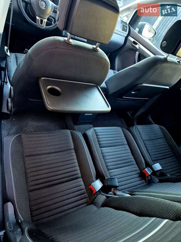 Минивэн Volkswagen Touran 2015 в Сваляве