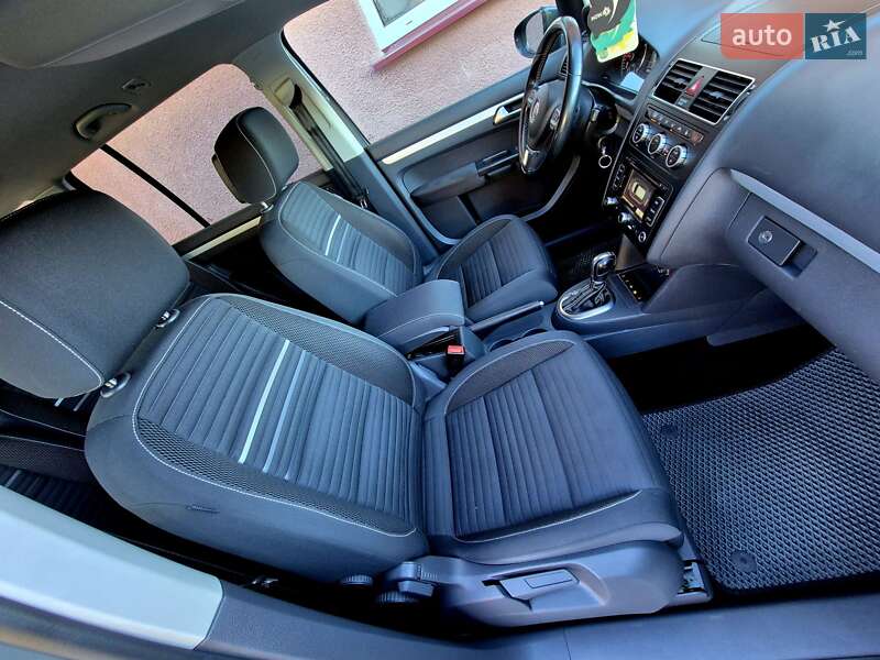 Минивэн Volkswagen Touran 2015 в Сваляве