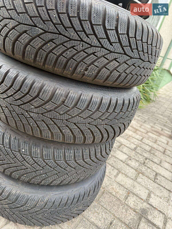 Минивэн Volkswagen Touran 2007 в Дубно