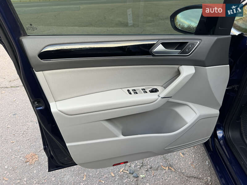Микровэн Volkswagen Touran 2019 в Кропивницком фото 17 Микровэн Volkswagen Touran 2019 в Кропивницком