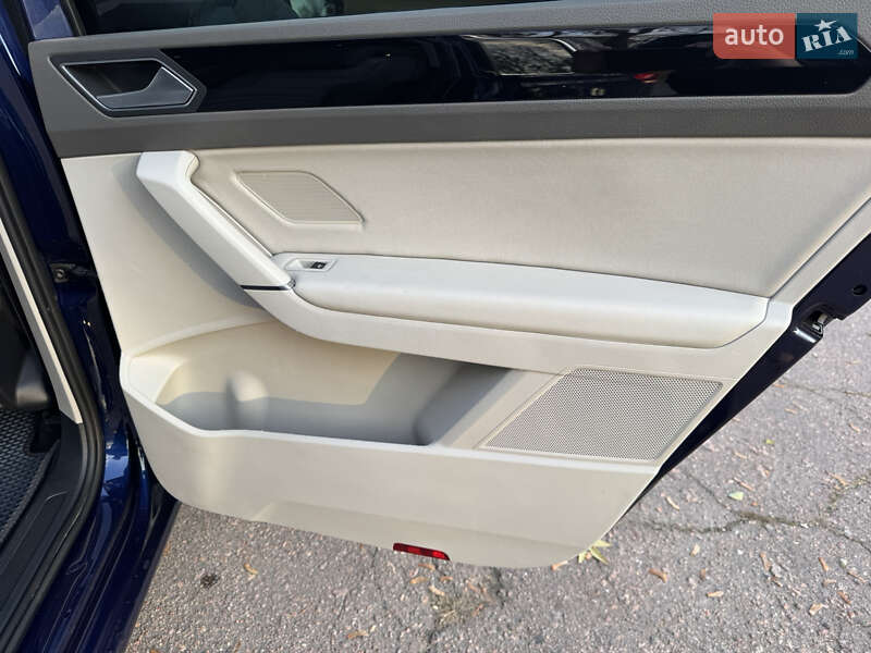Микровэн Volkswagen Touran 2019 в Кропивницком фото 21 Микровэн Volkswagen Touran 2019 в Кропивницком