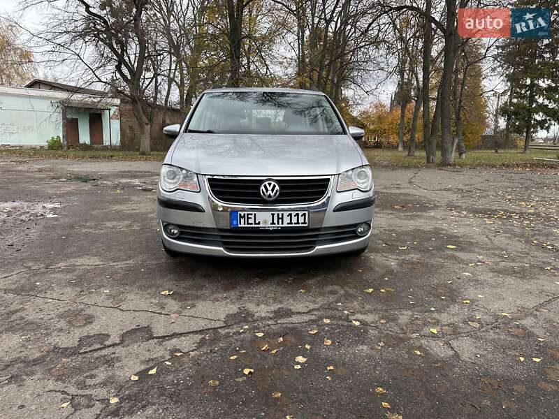 Минивэн Volkswagen Touran 2010 в Лебедине