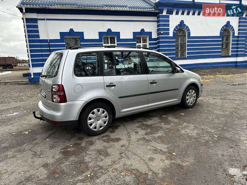 Минивэн Volkswagen Touran 2010 в Лебедине