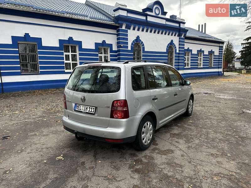 Минивэн Volkswagen Touran 2010 в Лебедине