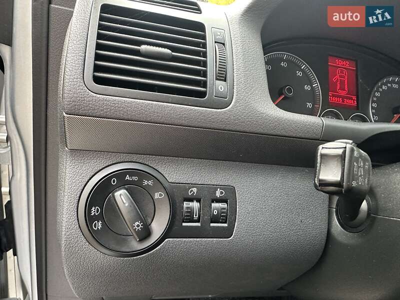 Минивэн Volkswagen Touran 2010 в Лебедине