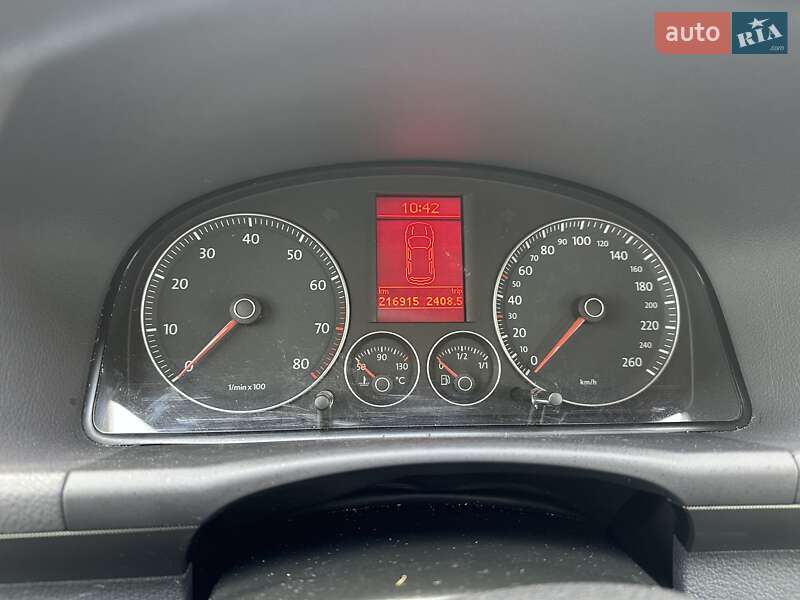 Минивэн Volkswagen Touran 2010 в Лебедине