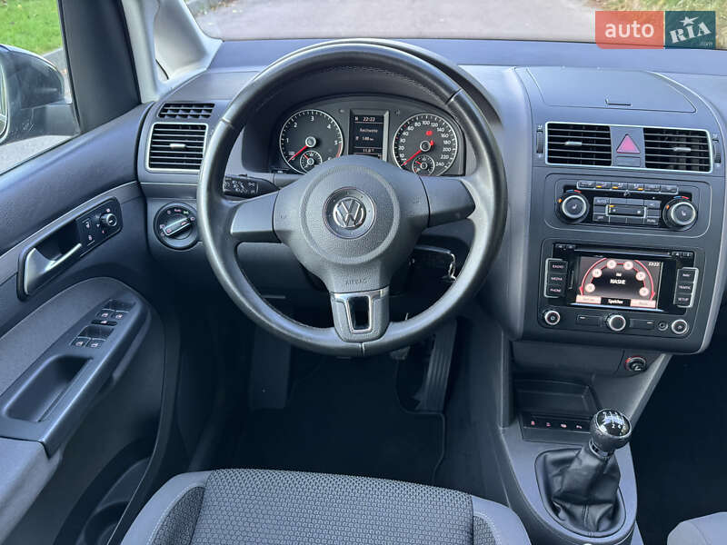 Минивэн Volkswagen Touran 2012 в Ровно