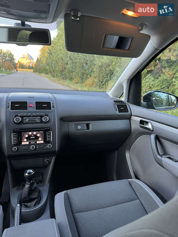 Минивэн Volkswagen Touran 2012 в Ровно