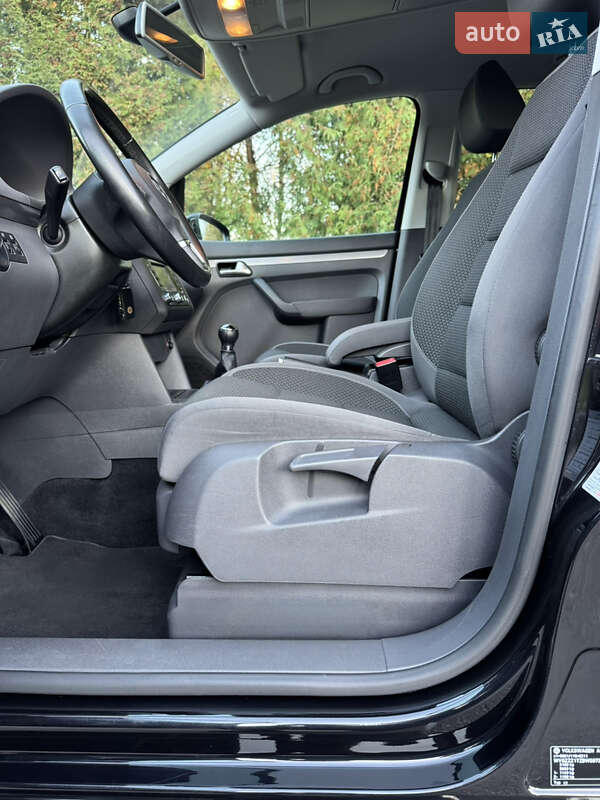 Минивэн Volkswagen Touran 2012 в Ровно