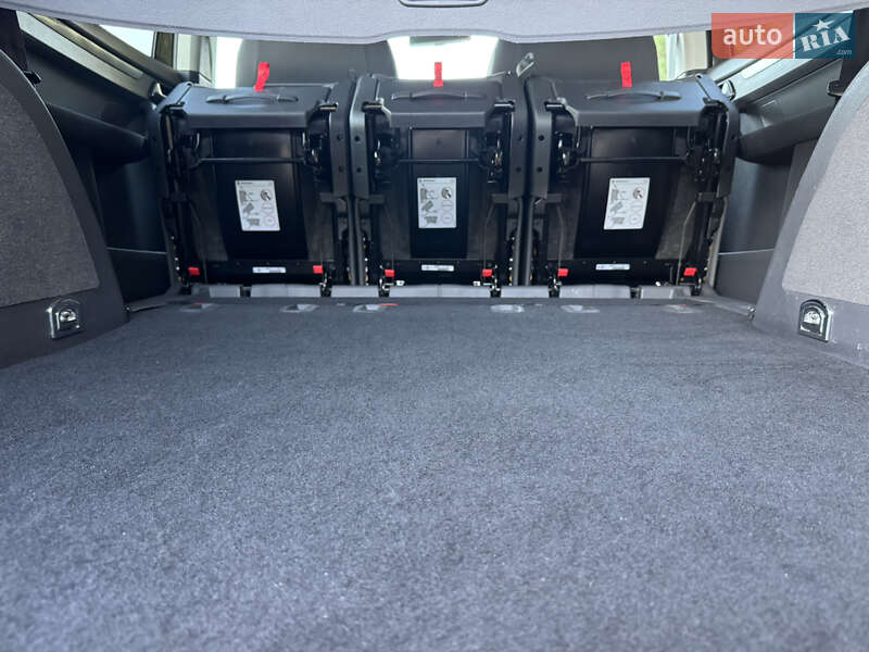 Минивэн Volkswagen Touran 2012 в Ровно