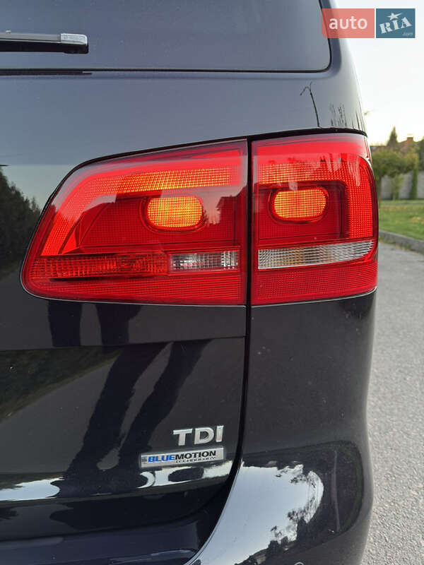 Минивэн Volkswagen Touran 2012 в Ровно