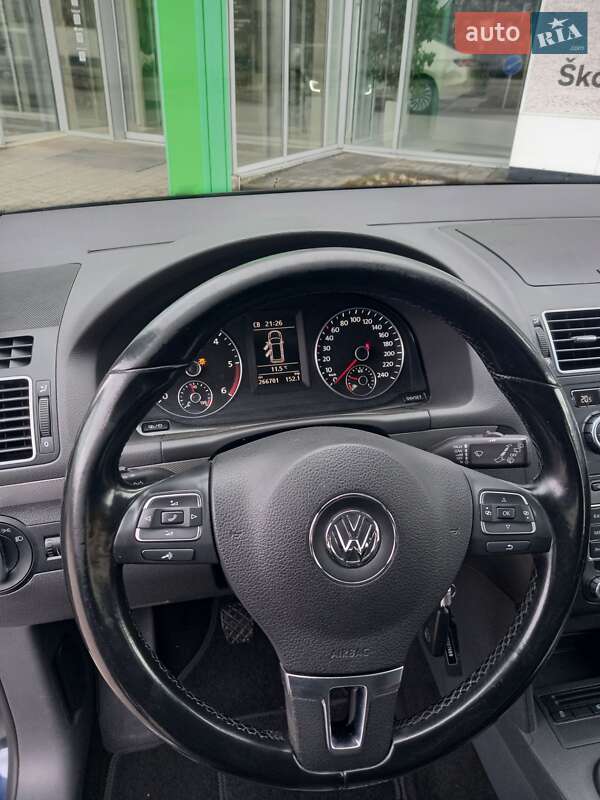 Мінівен Volkswagen Touran 2012 в Луцьку