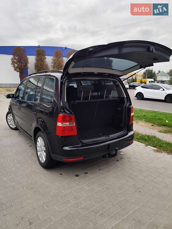Минивэн Volkswagen Touran 2008 в Белой Церкви
