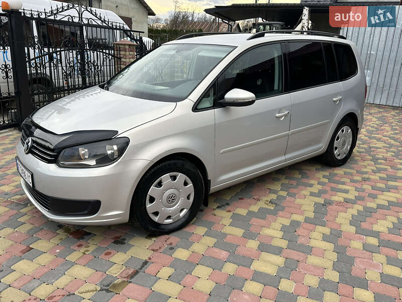 Минивэн Volkswagen Touran 2011 в Брошневе-Осаде