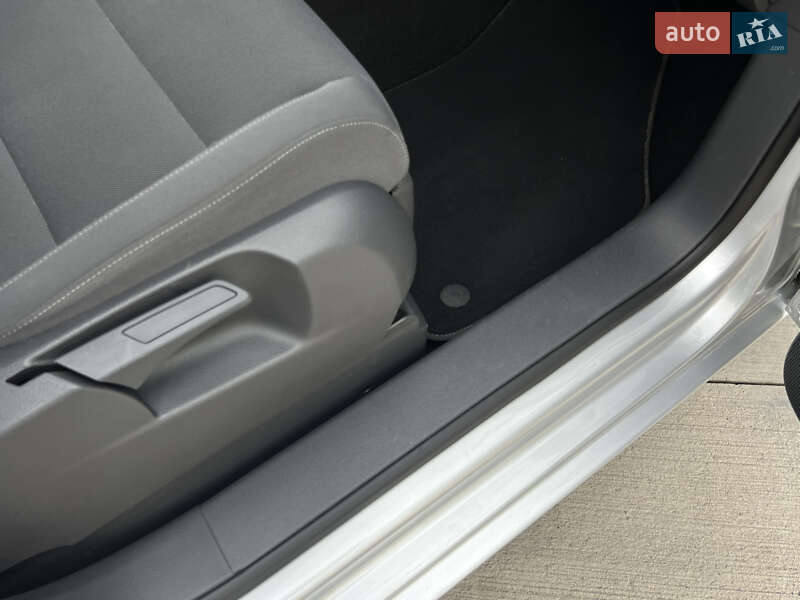 Мінівен Volkswagen Touran 2014 в Луцьку фото 100 Мінівен Volkswagen Touran 2014 в Луцьку